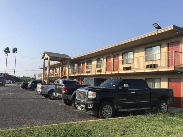 Executive Inn Кингсвилл Экстерьер фото