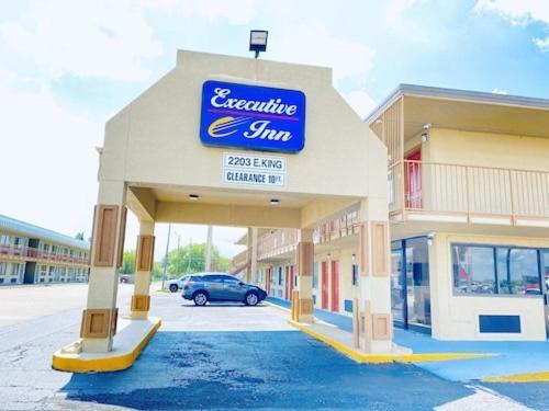 Executive Inn Кингсвилл Экстерьер фото