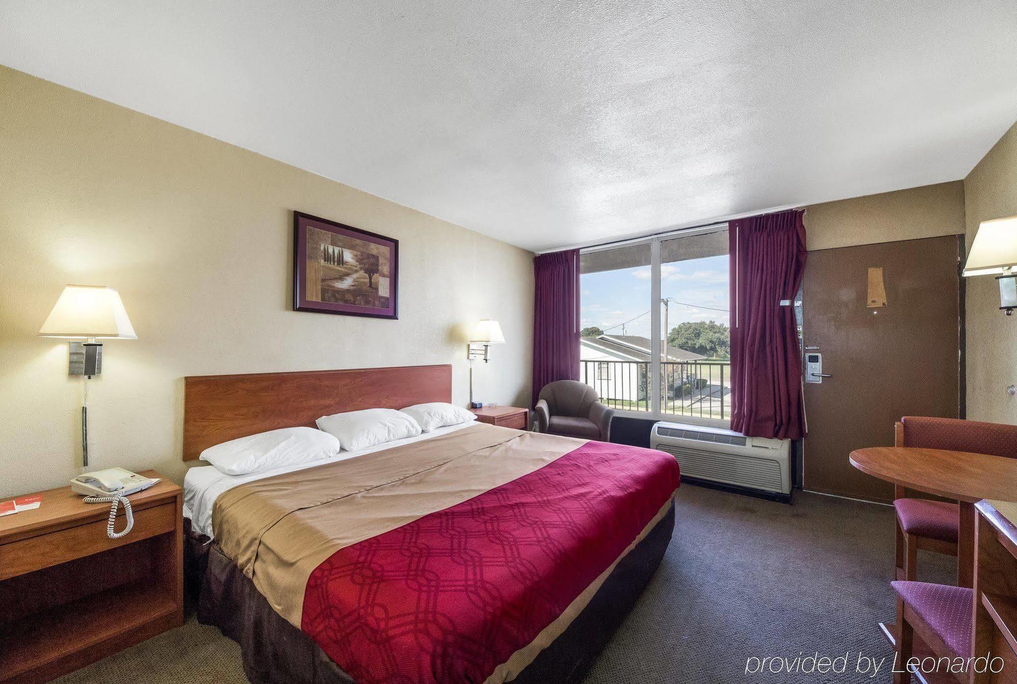 Executive Inn Кингсвилл Экстерьер фото